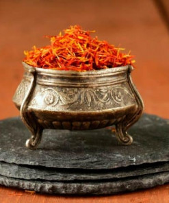 Safrannarben in eine Ethnoschüssel